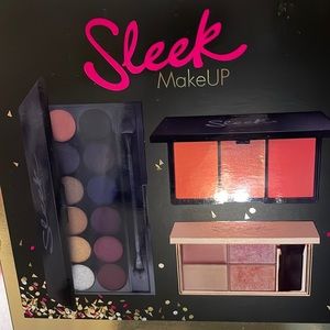 NWT bring on the night eyeshadow, highlighter and blush set.